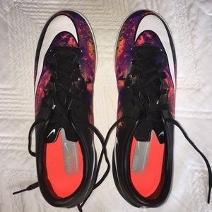 Indoor soccer cleats
